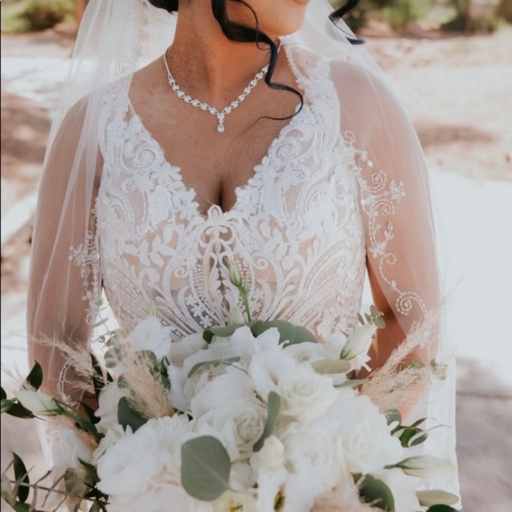 Brand new One-Tier Beaded Edge Tulle Hip Veils With Beading
